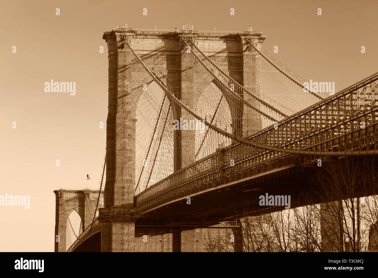 Le Pont de Brooklyn à l'ouest en direction de Manhattan de la côté de Brooklyn Banque D'Images