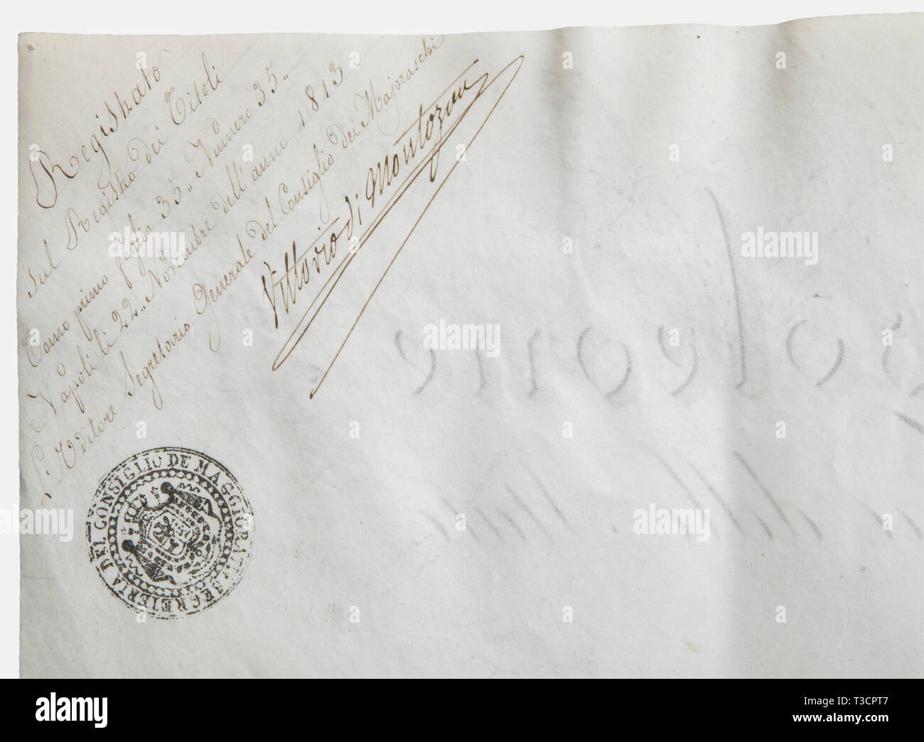 Général Comte Jean-Baptiste de Larroque (1768 - 1821), un brevet de noblesse, Naples, 3 juin 1813 l'ennoblissement à countship par le Royaume de Naples, en date du 3 juin 1813. Certificat parchemin grand format avec un texte calligraphié en italien, le comte de Larroque's armoiries en couleur sur le côté gauche, l'original de la signature de Joachim Murat, Roi de Naples, Joachim 'Napoléon', et la signature du premier ministre, Comte de Morbeurg. Sceau de cire rouge attaché dans un cas d'étanchéité métallique portant les armoiries du Royaume de Naples et l'inscription, Additional-Rights Clearance-Info,--Not-Available Banque D'Images