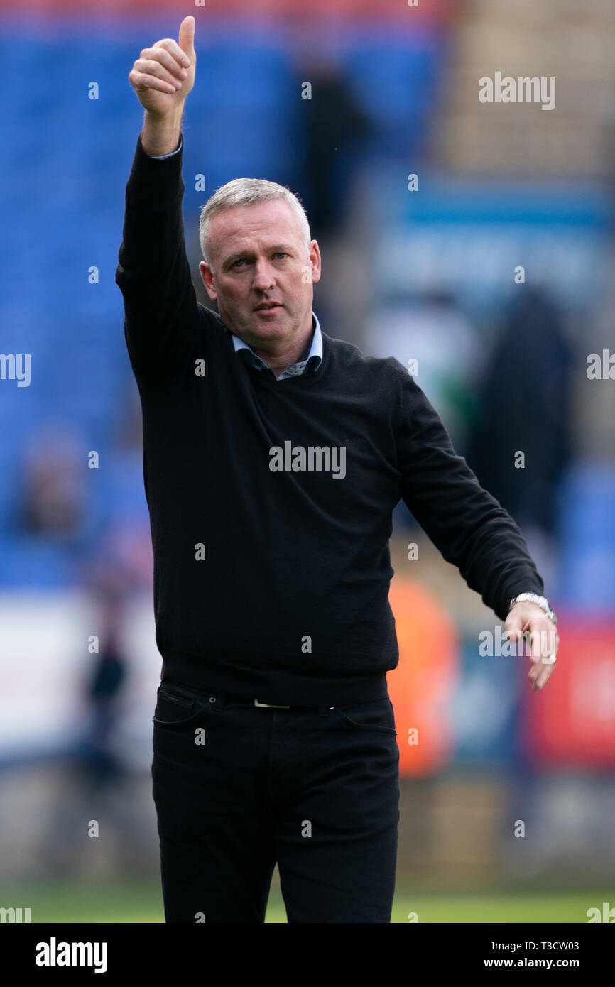 Norwich City manager Paul Lambert des gestes pour les fans à la fin du match le 6 avril 2019 , Université de Bolton, Bolton, Angleterre Stade ; Sky bet Championship Football, Bolton Wanderers vs Ipswich Town Crédit : Terry Donnelly/News Images Banque D'Images
