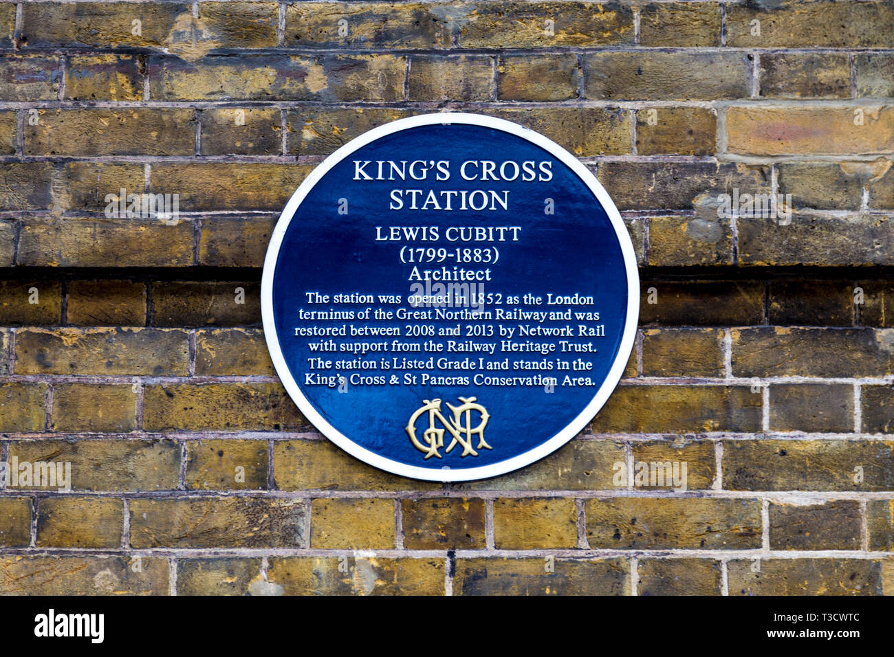 Blue plaque pour King's Cross Station architecte Lewis Cubitt, London, UK Banque D'Images
