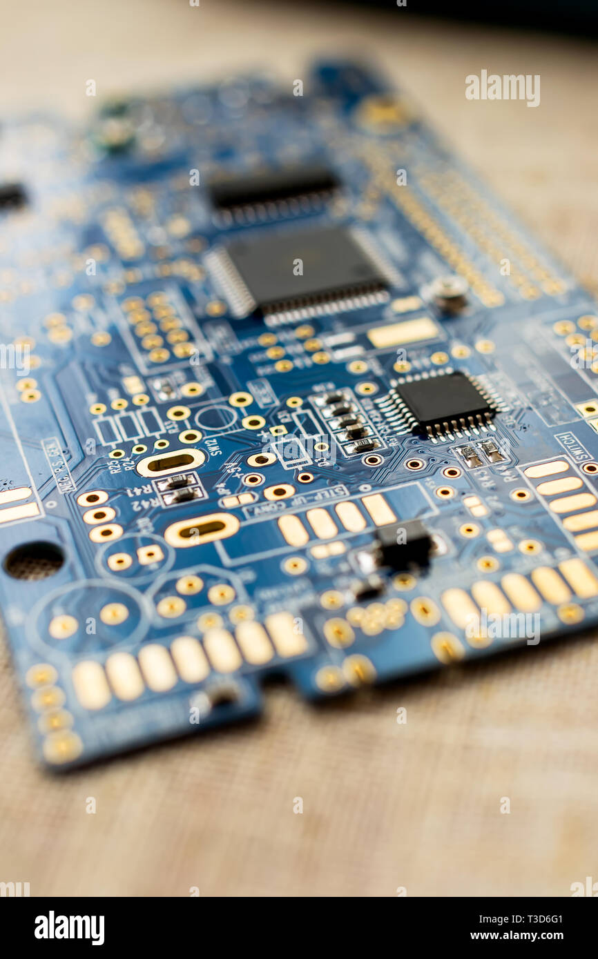 Circuitboard avec résistances les puces et composants électroniques smd - selective focus Banque D'Images