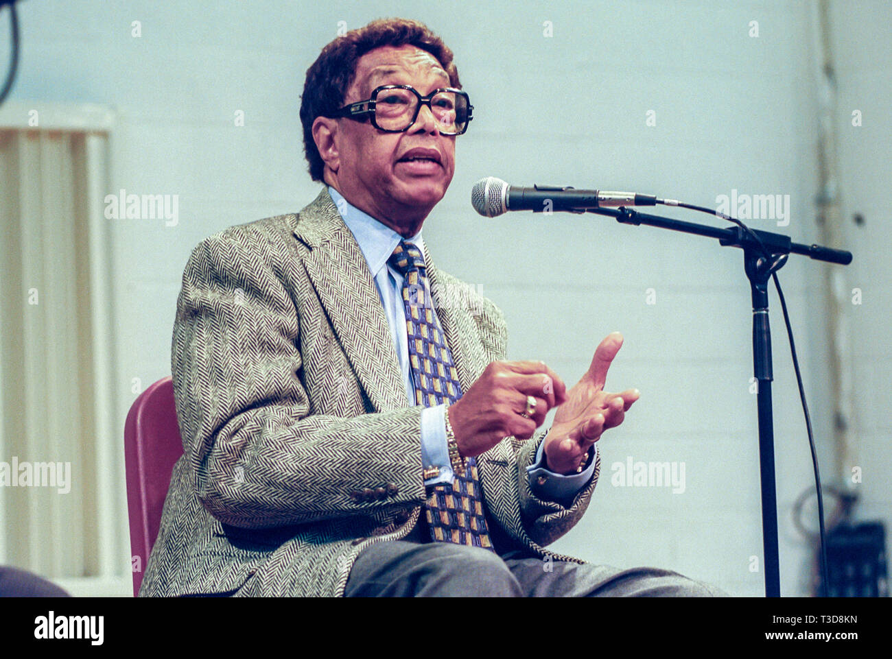 Pianiste de Jazz Billy Taylor enseigne un cours de musique et joue du piano. Banque D'Images