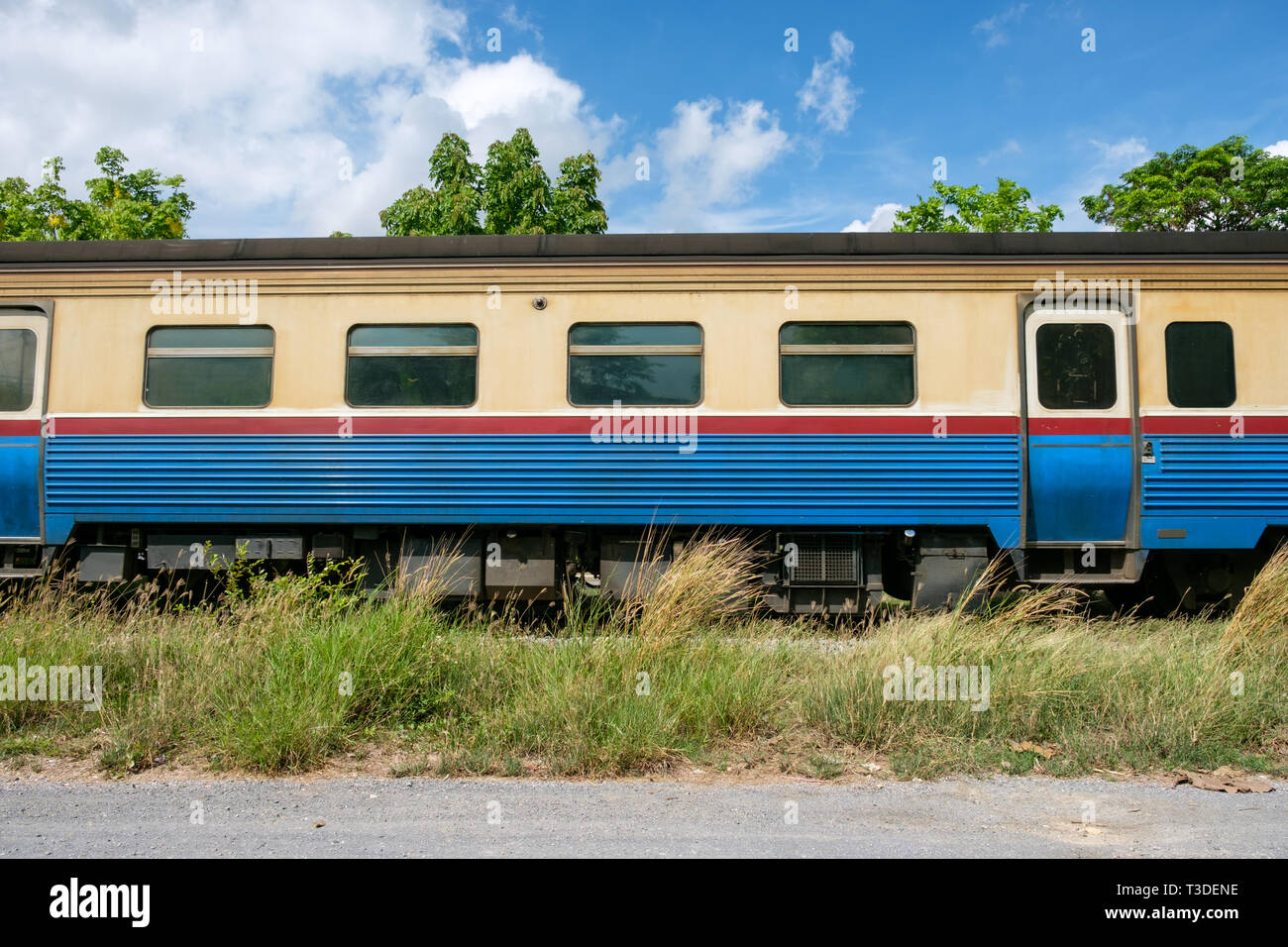Vue de côté vintage train bogie sur rail en campagne Banque D'Images