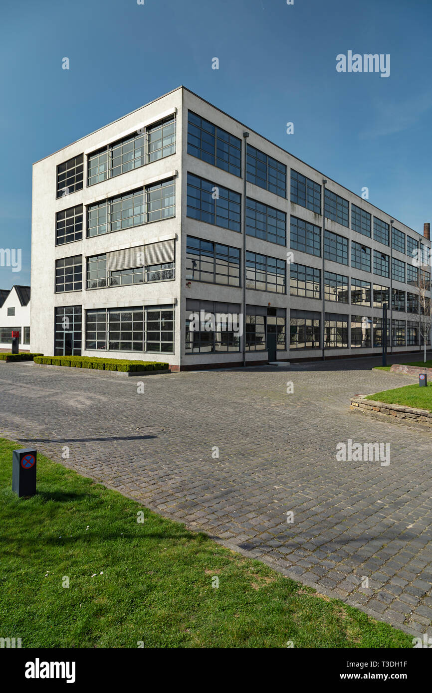 Krefeld - Vue de il des capacités, où d'anciens textiles sont stockés à Mies van der Rohe Business Park, Rhénanie du Nord-Westphalie, Allemagne, 30.03.2019 Banque D'Images