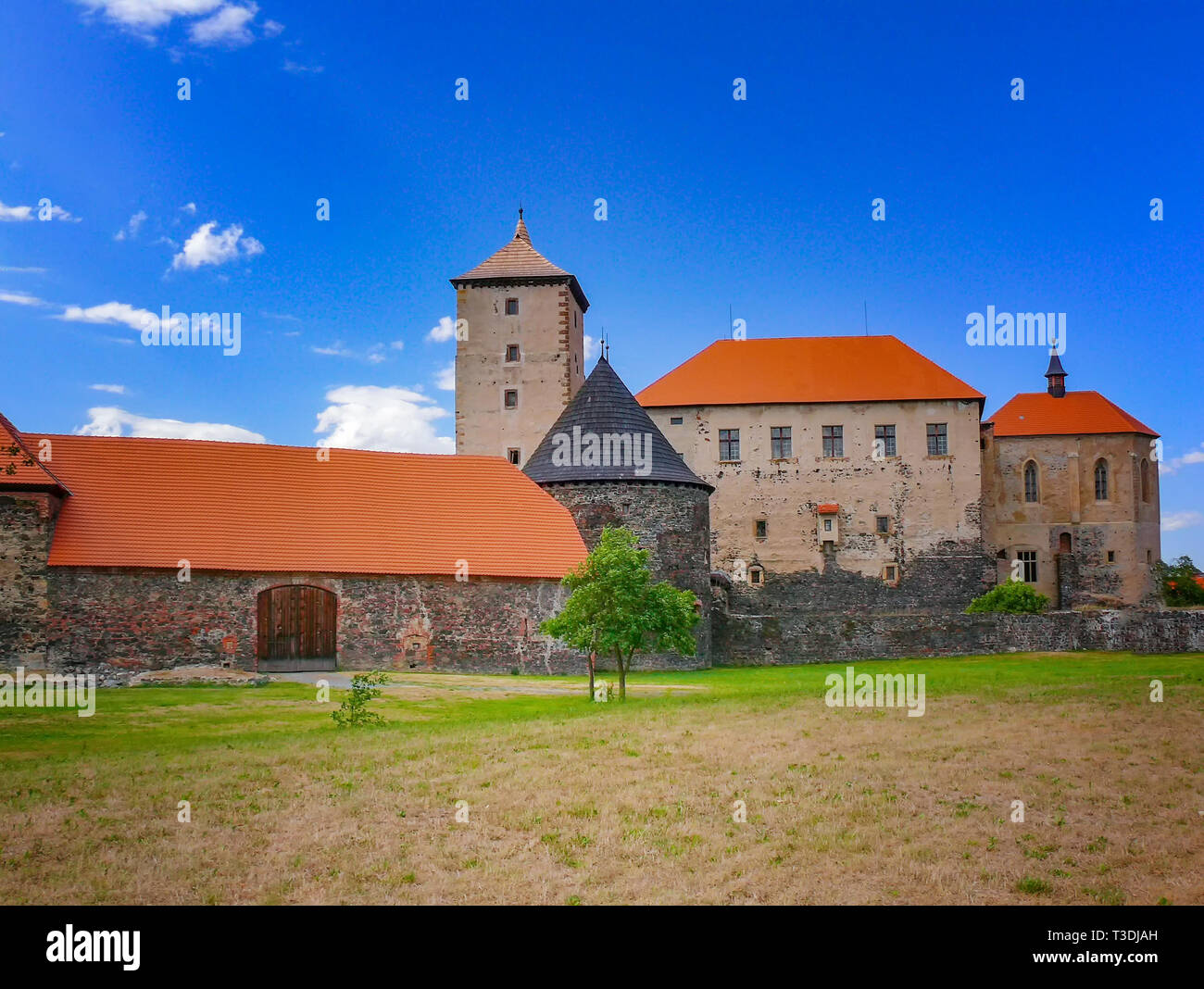 L'eau château de Svihov est situé dans la région de Pilsen, République Tchèque, Europe. Il y a canal d'eau autour du château en pierre. C'est château de la pierre Banque D'Images