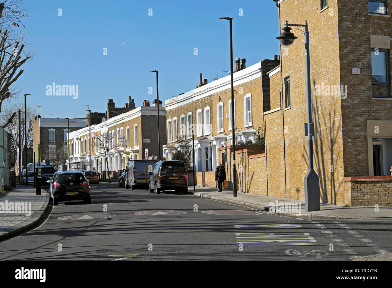 Vue sur terrasse maisons sur Pulross à Brixton Road South London England UK KATHY DEWITT Banque D'Images