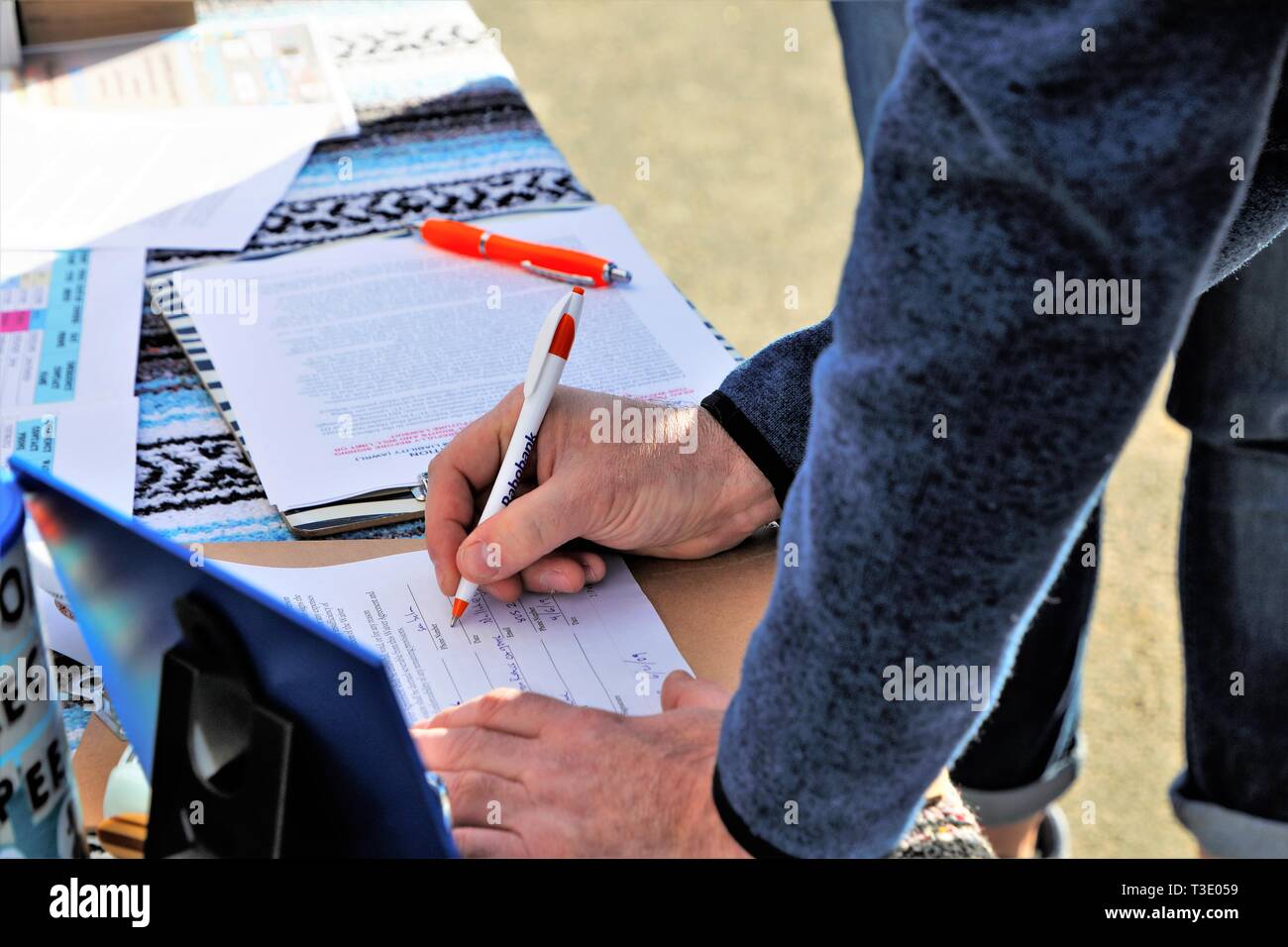 Fun Run de collecte de fonds pour la prévention des abus sur la plage en Californie à Pismo Beach dunes pour femmes et enfants Banque D'Images