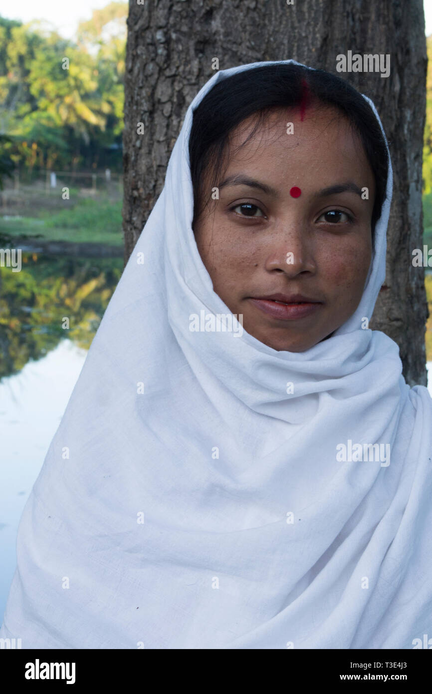 L'Assam, en Inde. Portrait de jeune femme Banque D'Images
