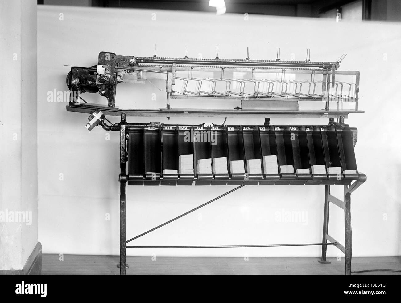 Close up of census bureau tabulating machine ca. 1919 Banque D'Images