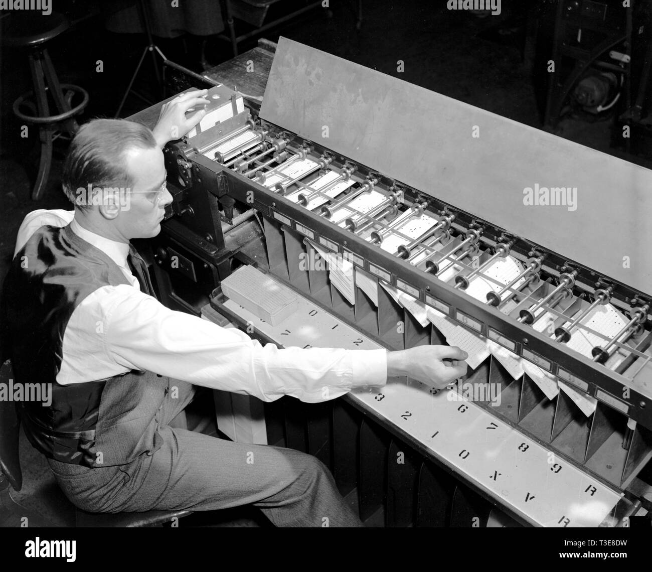 Carte de travail homme tabulating machine trieuse pour ca. 1940 Banque D'Images