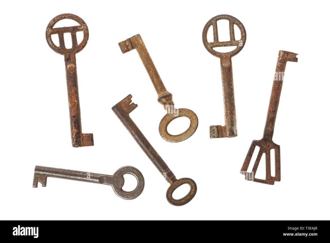 Vue de dessus du set original vintage rusty keys isolé sur fond blanc Banque D'Images