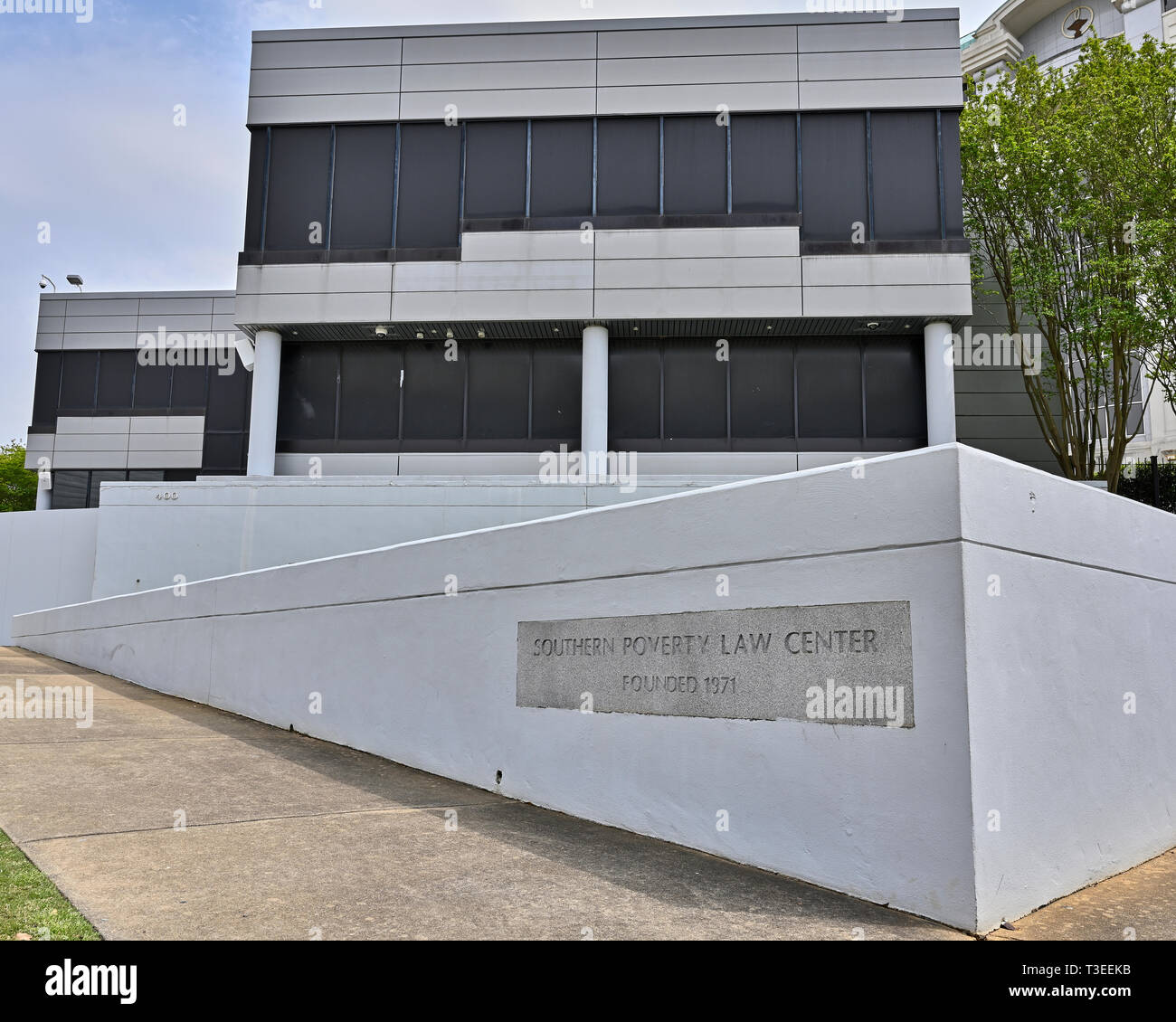 Extérieur de la Southern Poverty Law Center une organisation sans but lucratif à Montgomery, en Alabama, USA. Banque D'Images