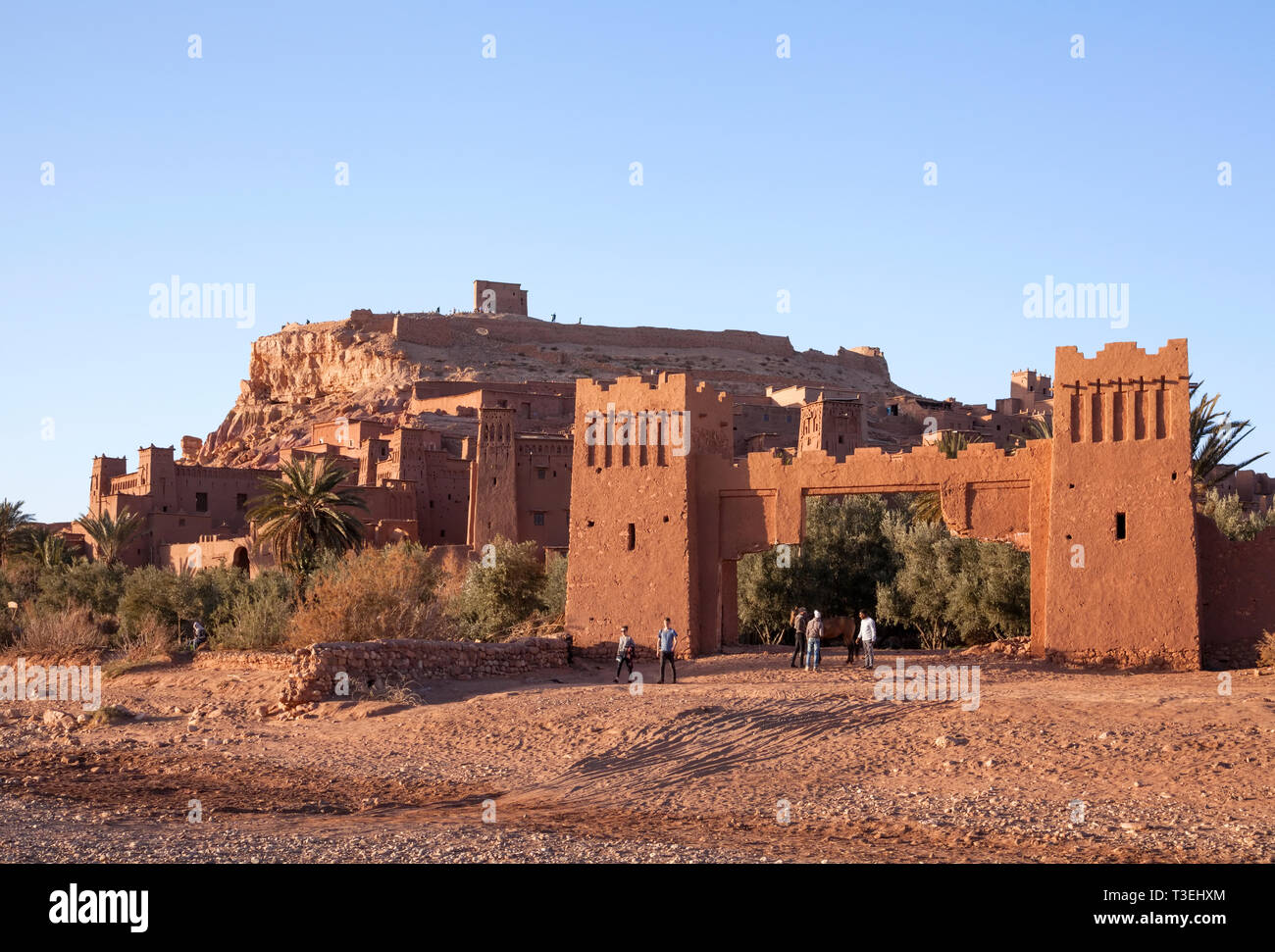 L'une des principales portes de la Ksar Aït-Ben-Haddou, Aït Benhaddou‌, Province de Ouarzazate, Drâa-Tafilalet, au Maroc, Afrique. Banque D'Images