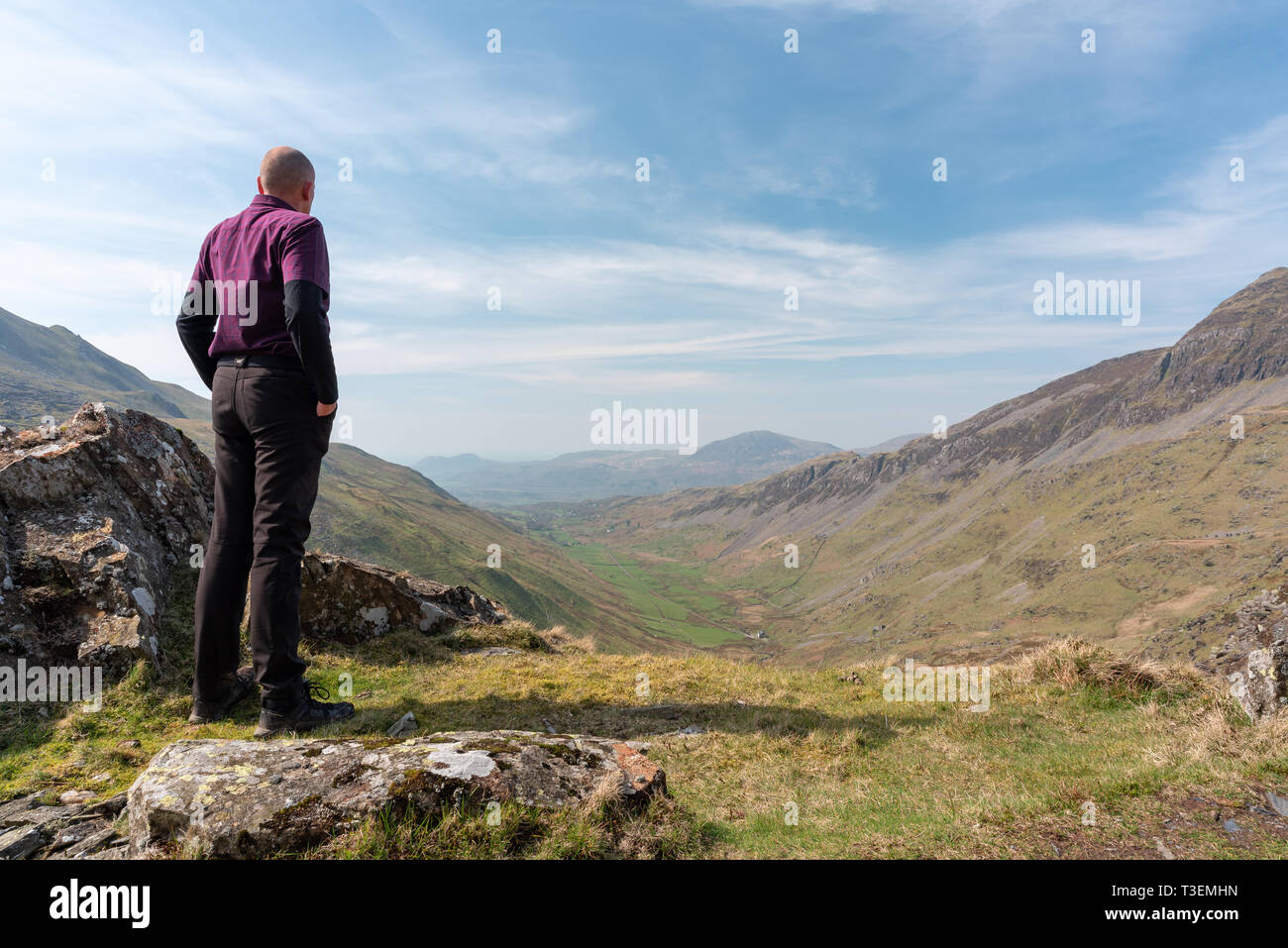 Une marchette à admirer la vue du MCG de Croesor Cnicht, Gwynedd, Pays de Galles Banque D'Images