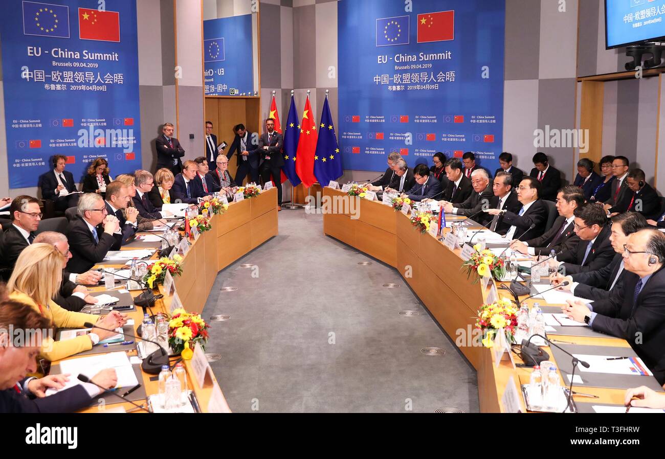Bruxelles, Belgique. Apr 9, 2019. Le Premier ministre chinois Li Keqiang, le président du Conseil européen, Donald Tusk, et le président de la Commission européenne, Jean-Claude Juncker président conjointement le 21e sommet Chine-UE à Bruxelles, Belgique, 9 avril 2019. Credit : Huang Jingwen/Xinhua/Alamy Live News Banque D'Images