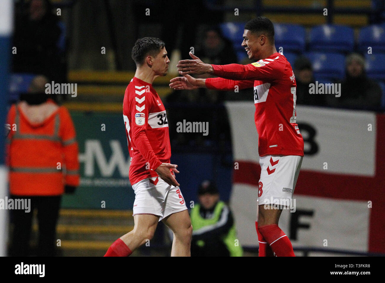 Bolton, Royaume-Uni. 09 avr, 2019. Ashley Fletcher de Middlesbrough célèbre avec Jonathan Howson, après avoir marqué leur deuxième but durant le match de championnat de Sky Bet entre Bolton Wanderers et Middlesbrough à l'Université de Bolton Stadium Crédit : MI News & Sport /Alamy Live News Banque D'Images