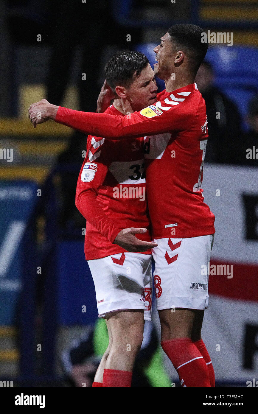 Bolton, Royaume-Uni. 09 avr, 2019. Jonathan Howson et Ashley Fletcher célèbre scoried Fletcher après le 2e but de Middlesbrough lors de la Sky Bet Championship match entre Bolton Wanderers et Middlesbrough à l'Université de Bolton, Bolton Stadium le mardi 9 avril 2019. (Photo Credit : Mark Fletcher | MI News) Credit : MI News & Sport /Alamy Live News Banque D'Images
