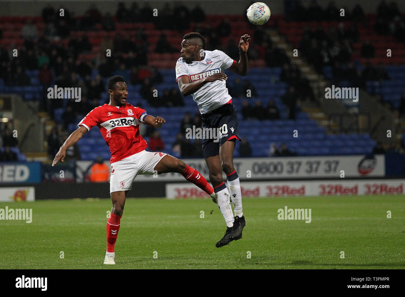 Bolton, Royaume-Uni. 09 avr, 2019. John Mikel Obi de Middlesbrough en action avec Sammy Ameobi de Bolton Wanderers pendant le match de championnat Sky Bet entre Bolton Wanderers et Middlesbrough à l'Université de Bolton, Bolton Stadium le mardi 9 avril 2019. (Photo Credit : Mark Fletcher | MI News) Credit : MI News & Sport /Alamy Live News Banque D'Images