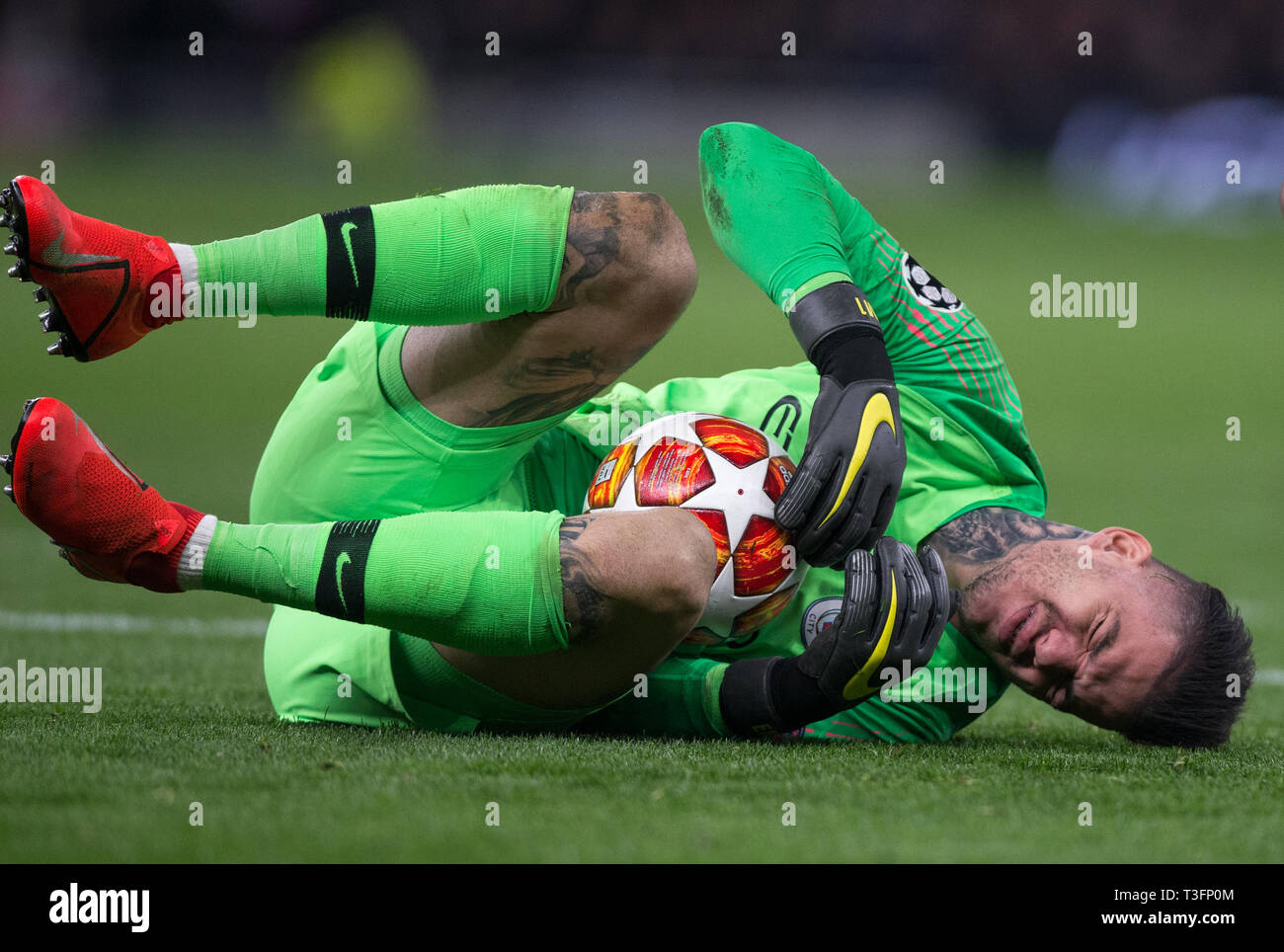 Londres, Royaume-Uni. 09 avr, 2019. Gardien de Ederson Man City descend habitué au cours de la 1ère manche de la Ligue des Champions match entre Tottenham Hotspur et Manchester City à Tottenham Hotspur Stadium, Londres, Angleterre le 9 avril 2019. Photo par Andy Rowland. Credit : premier Media Images/Alamy Live News Banque D'Images