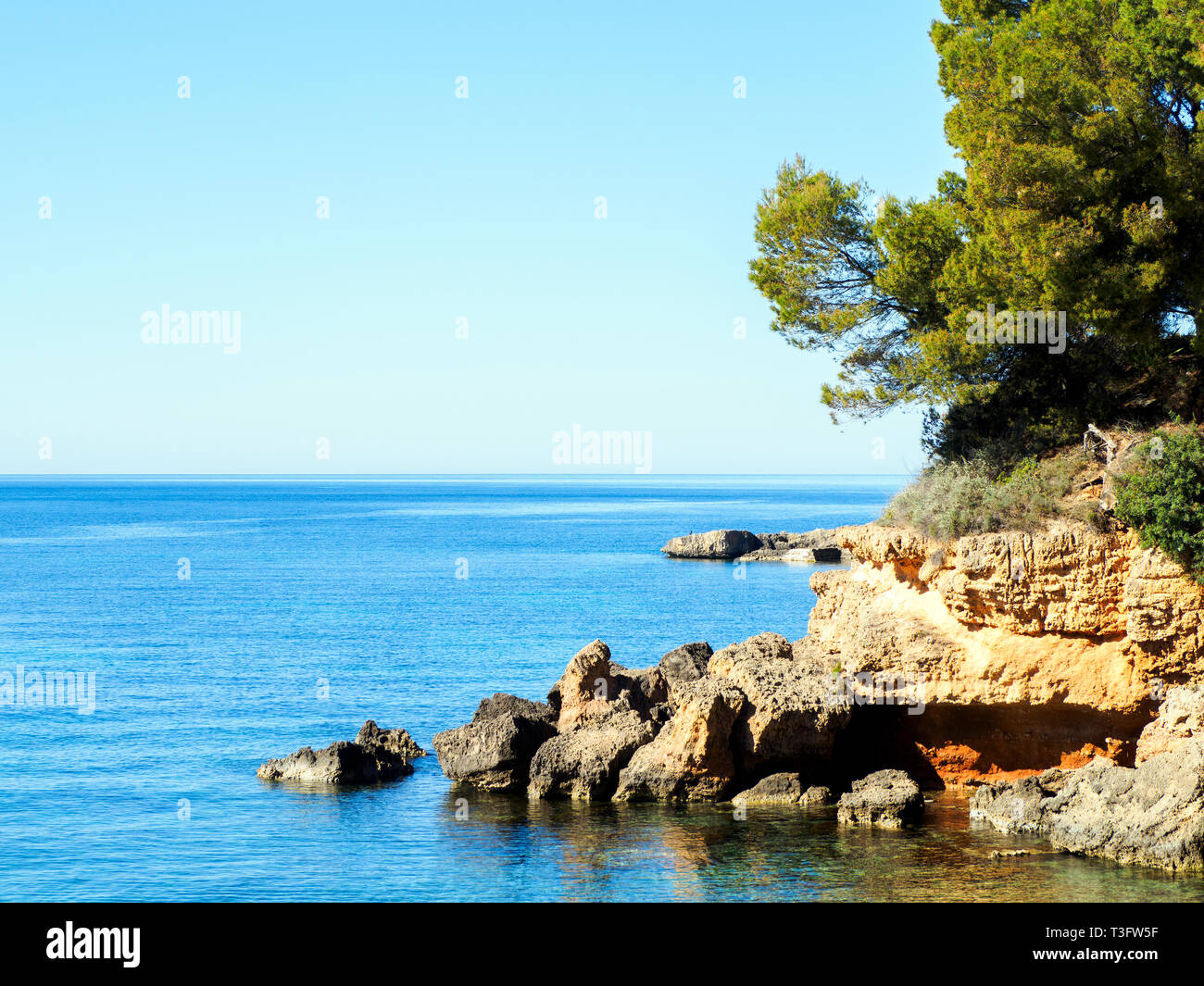 Rochers dans la baie de Santa Ponsa - Iles Baléares, Espagne Banque D'Images