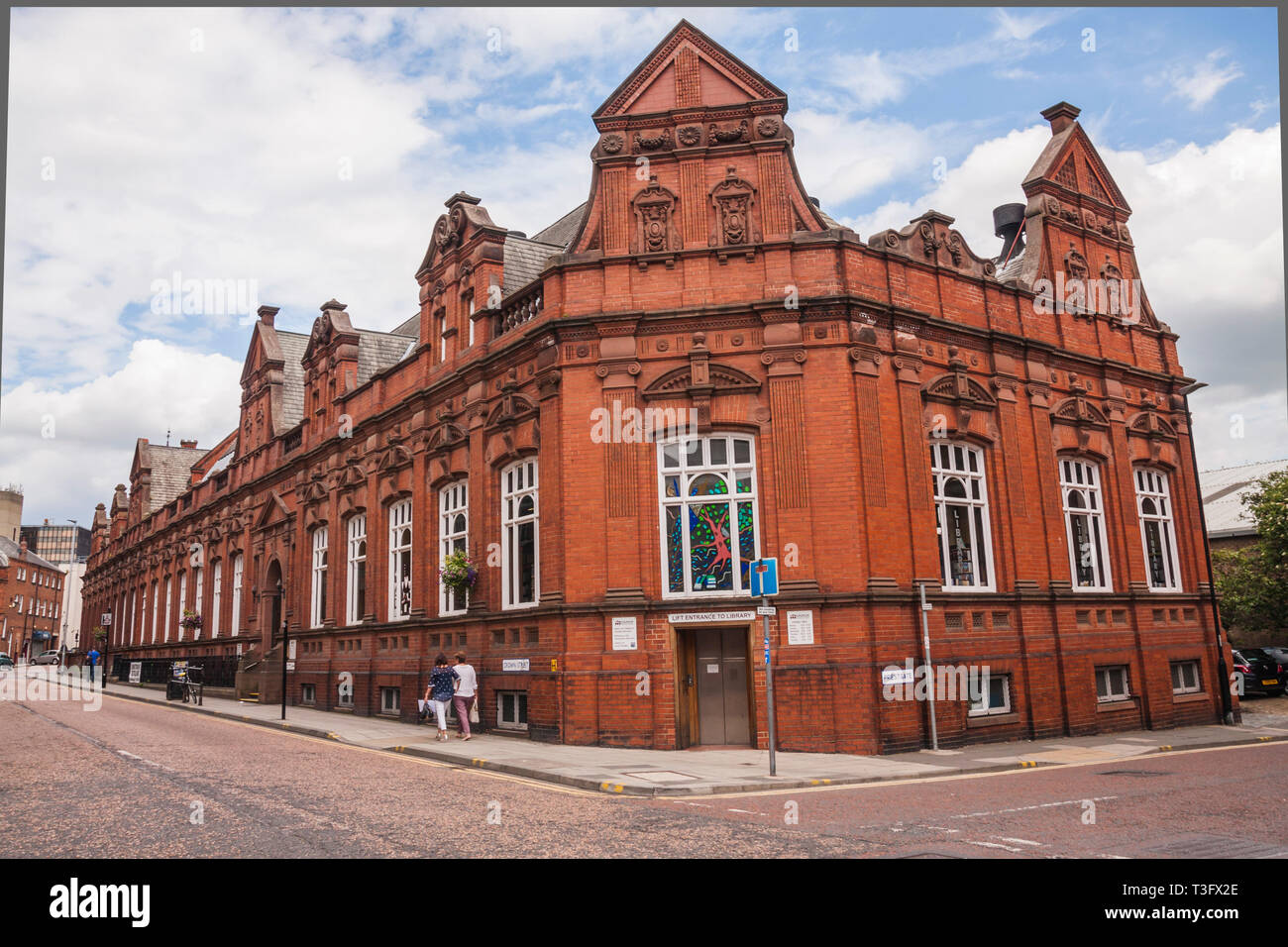 La bibliothèque principale à Darlington léguée à la ville par l'Pease, la famille était en danger de fermeture en raison de compressions budgétaires du Conseil en 2016 Banque D'Images
