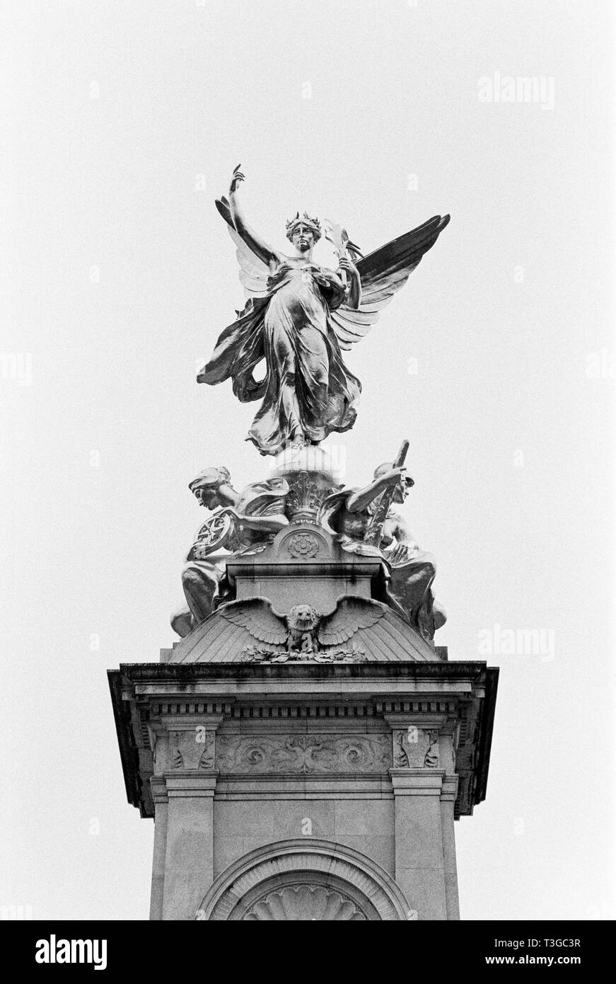 Monument de la reine Victoria, le palais de Buckingham, le Mall, Londres, Angleterre, Royaume-Uni, Europe Banque D'Images