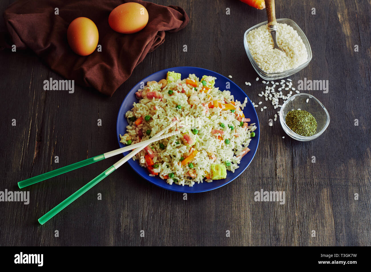 3 riz enchante en fibre de bambou plat avec des bâtons de résine Banque D'Images