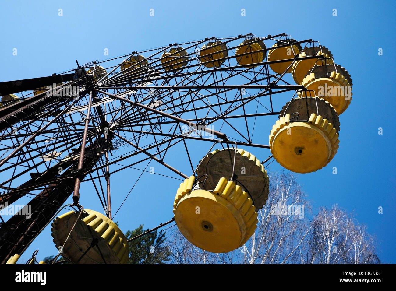 Grande roue dans la ville fantôme de Pripyat à l'intérieur de la zone d'exclusion de Tchernobyl, en Ukraine, Avril 2019 Banque D'Images