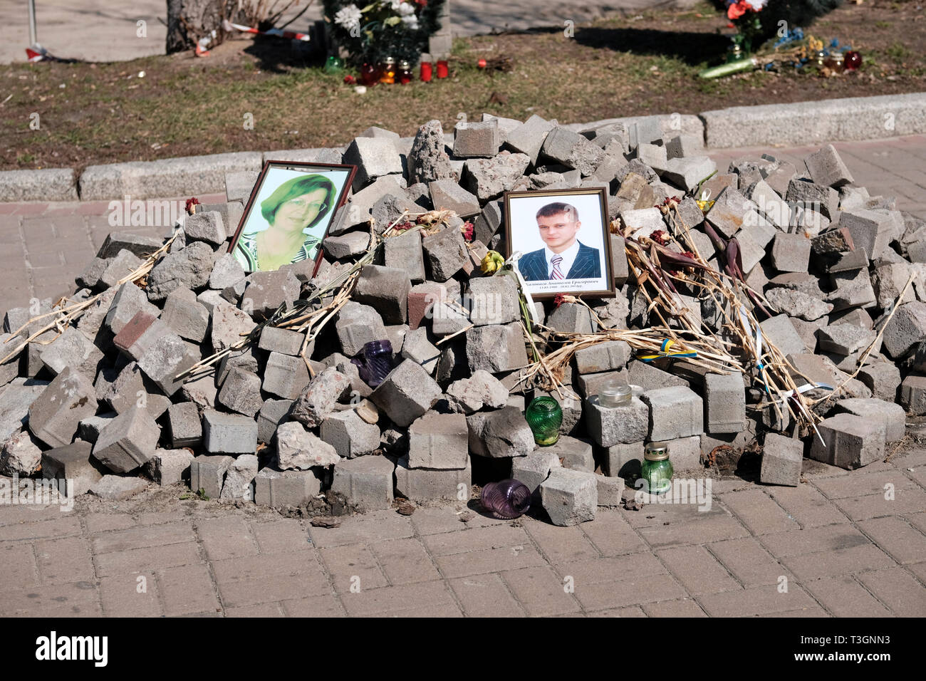 Monument de fortune pour commémorer les victimes des manifestations à Maidan Nezalezhnosti Maidan (carré) dans le centre de Kiev, 2019. À la suite des émeutes du 20 Banque D'Images