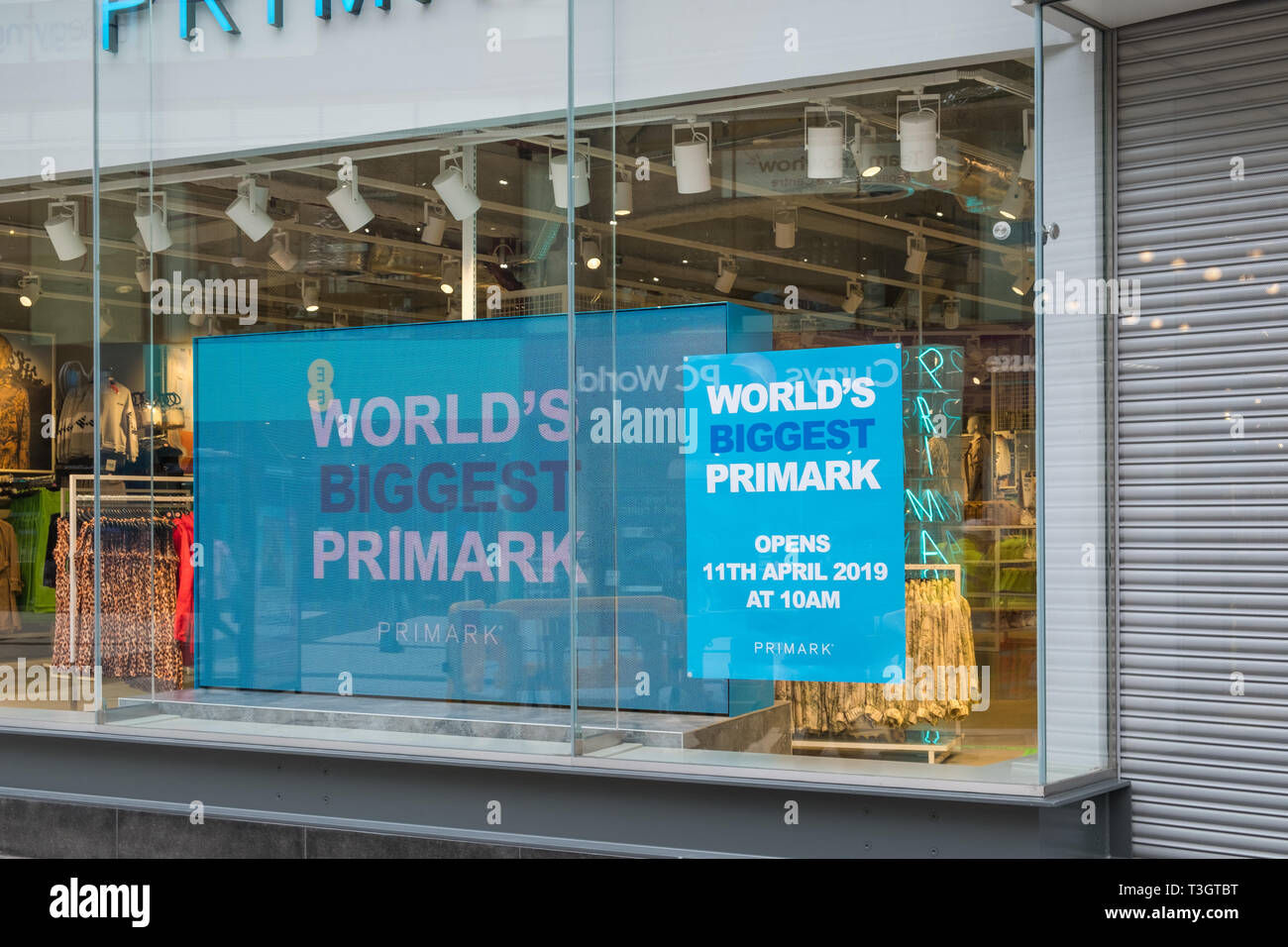 Le nouveau Primark store qui a ouvert ses portes en centre-ville de Birmingham, le 11 avril 2019 est le plus grand Primark dans le monde. Banque D'Images