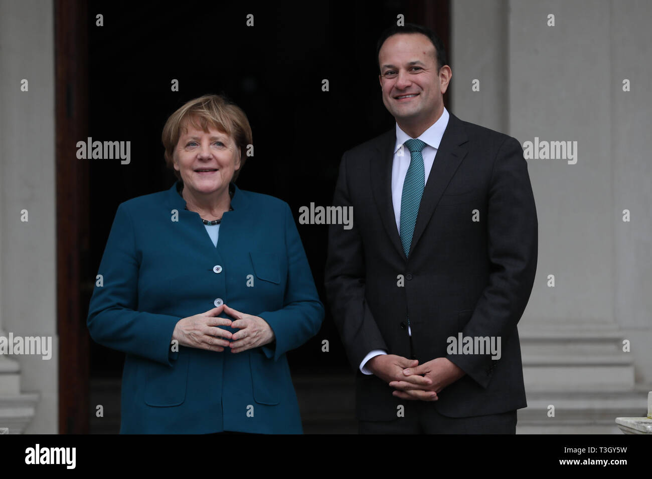 Taoiseach Leo Varadkar accueille la chancelière allemande Angela Merkel à Farmleigh House à Dublin, avant d'Brexit parle. Banque D'Images