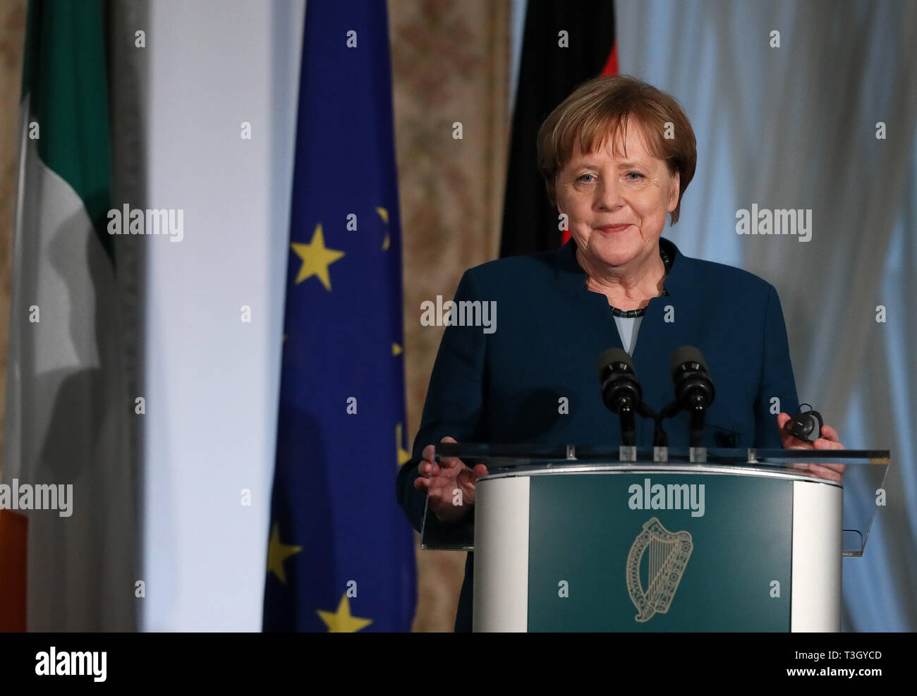 La chancelière Angela Merkel lors d'une conférence de presse à Farmleigh House à Dublin, à la suite de pourparlers avec Taoiseach Brexit Leo Varadkar . Banque D'Images