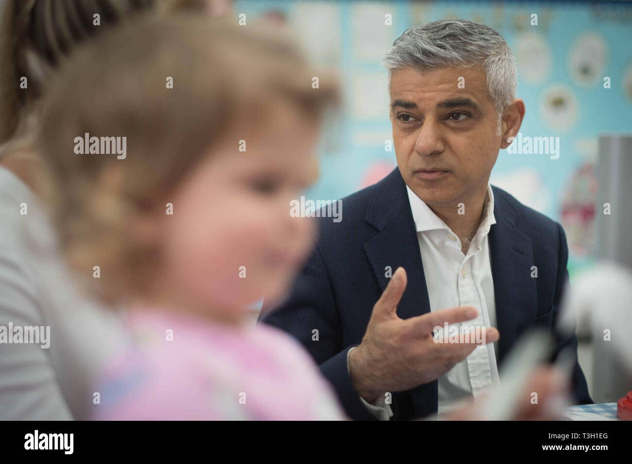 Maire de Londres Sadiq Khan à Evelina Children's Hospital de Londres, le sud de Londres, alors qu'il lance la première Ultra Low Emission Zone pour s'attaquer à l'air toxique. Banque D'Images