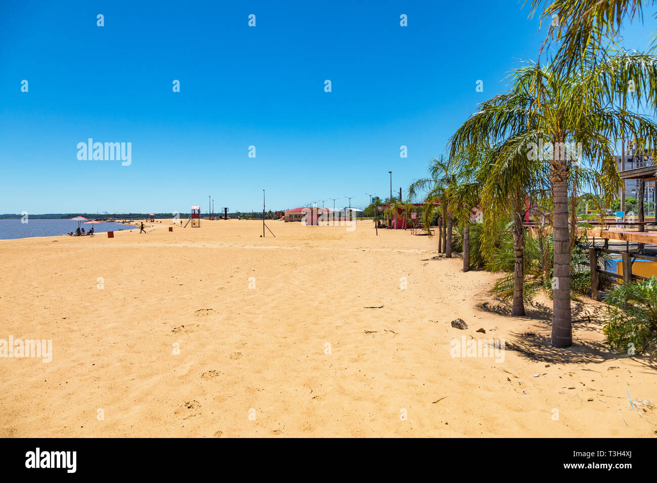 La plage de San Jose Encarnacion au Paraguay. Banque D'Images