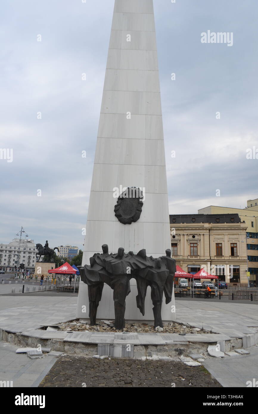 Roumanie BUCAREST : Le Monument de la Renaissance, la place de la Révolution Banque D'Images