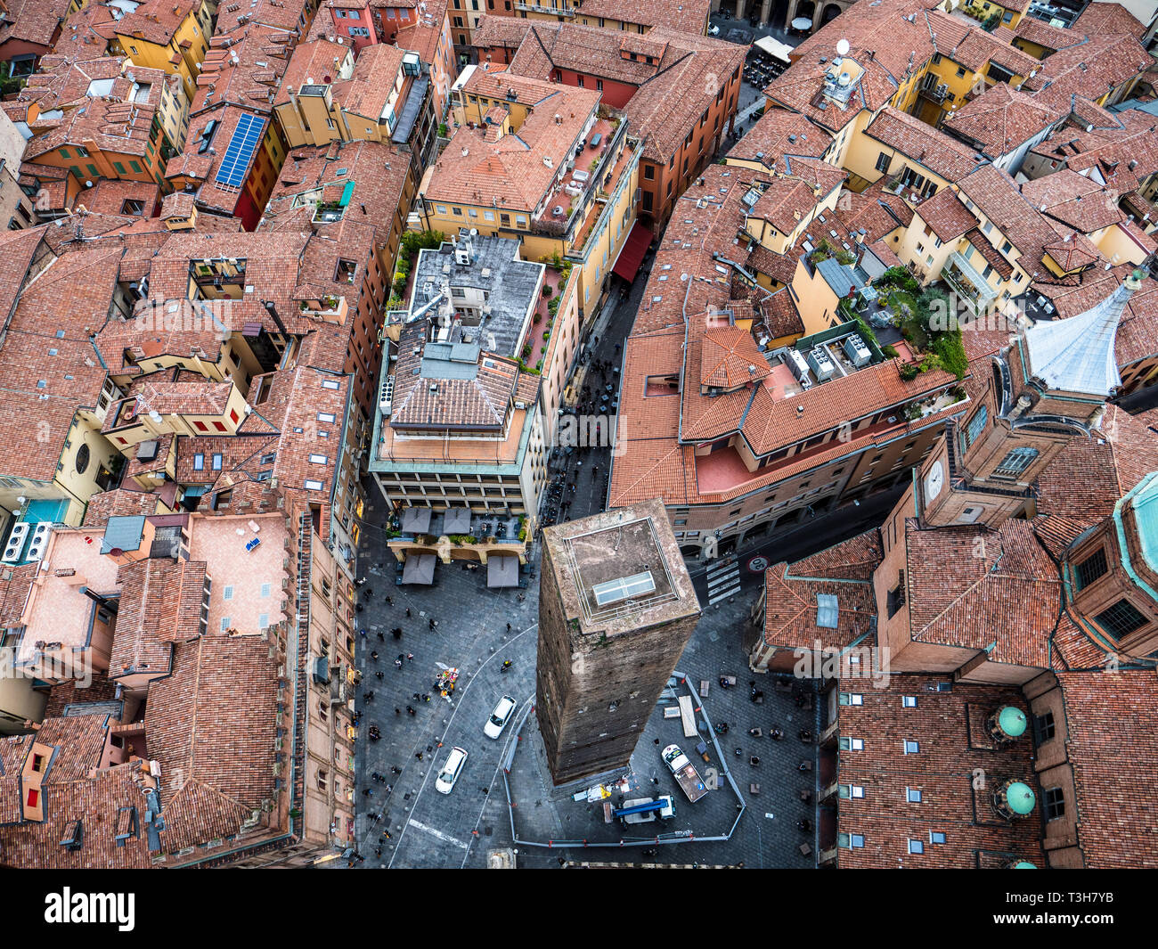 La ville de Bologne - les toits rouges de la ville médiévale de Bologne en Italie. Banque D'Images