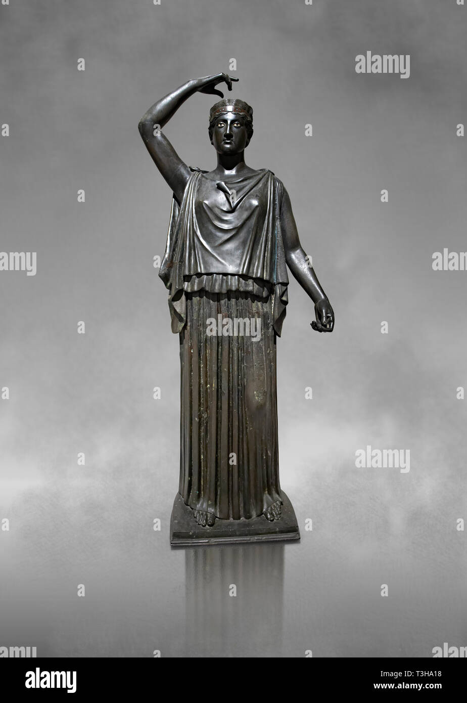 Sculpture en bronze original grec d'un dancing de la place des femmes le péristyle de la villa des Papyri à Herculanum, Musée d'archéologie, Italie Banque D'Images