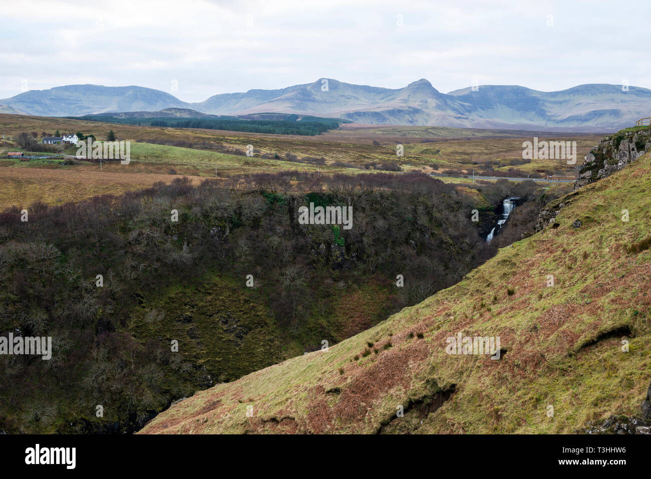 Lealt Falls sur un Lethuillt Abhainn River sur la côte est de l'île de Skye, région des Highlands, Ecosse, Royaume-Uni Banque D'Images