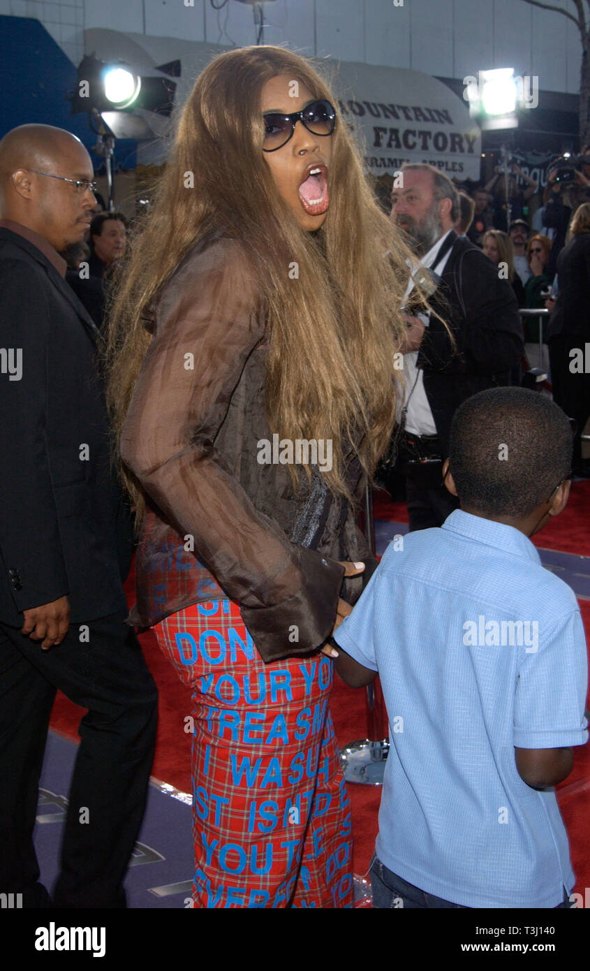 LOS ANGELES, CA. 29 avril 2002 : la chanteuse MACY GRAY au Los Angeles première de Spider-Man. © Paul Smith / Featureflash Banque D'Images