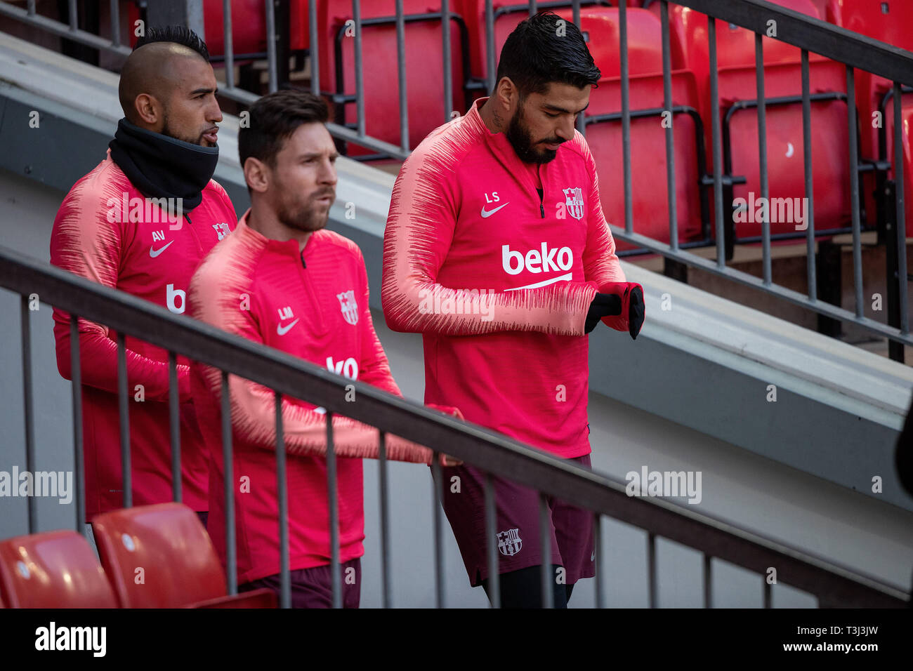 Barcelona's (de gauche à droite) Arturo Vidal, Lionel Messi et Luis Suarez lors de la session de formation à Old Trafford, Manchester. Banque D'Images