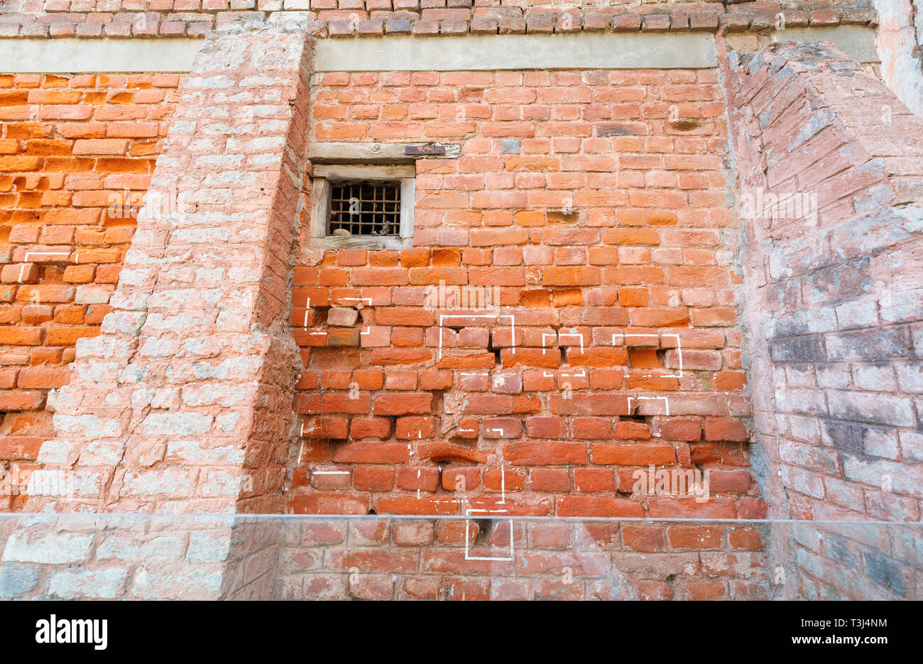 Trous de balle dans un mur de brique, mémorial de Jallianwala Bagh, un jardin public, à Amritsar, Punjab, India, un mémorial commémorant le massacre de Jallianwala Bagh tir 1919 Banque D'Images