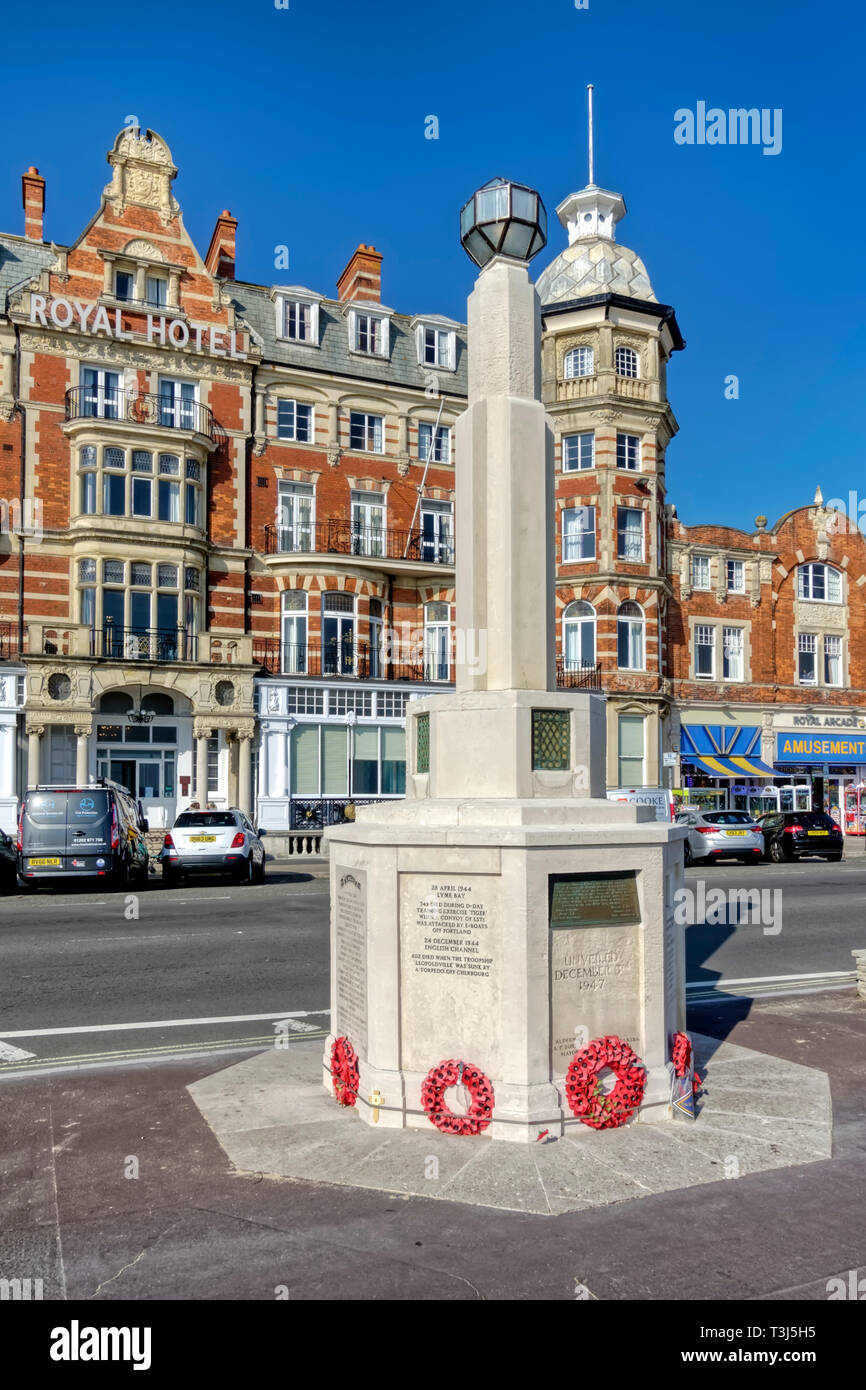 Le Grade II American War Memorial sur l'esplanade à Weymouth, Dorset, Angleterre commémore les soldats américains qui ont combattu à Dunkerque Banque D'Images