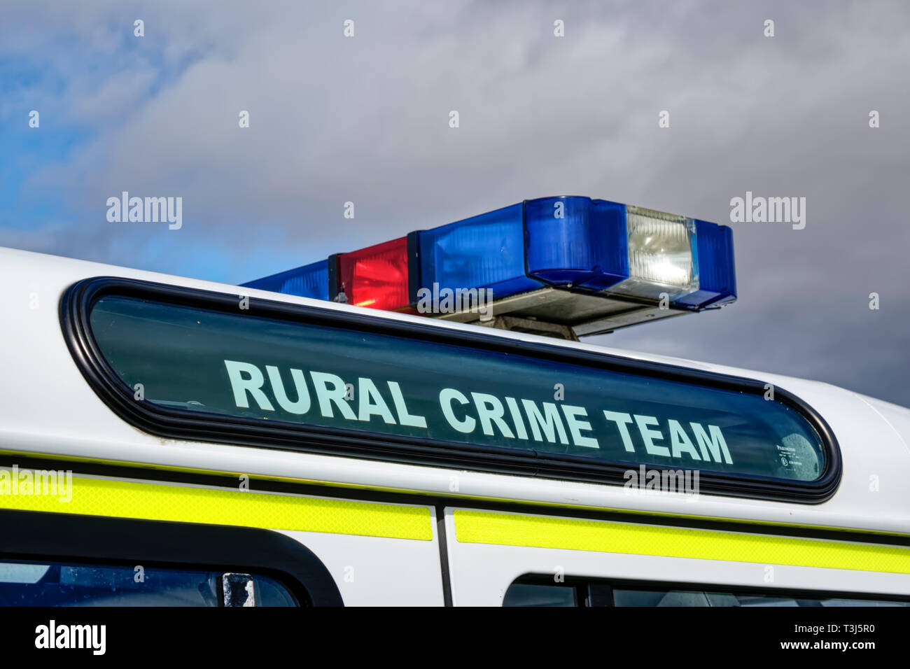 Gros plan d'une police Wiltshire Rural Crime Team Land Rover Defender 2018 Véhicule d'intervention à l'émission des services d'urgence à l'aéroport de Cotswold, UK Banque D'Images