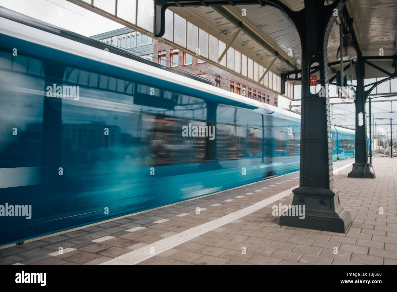 La motion floue sur haute vitesse à la gare Banque D'Images