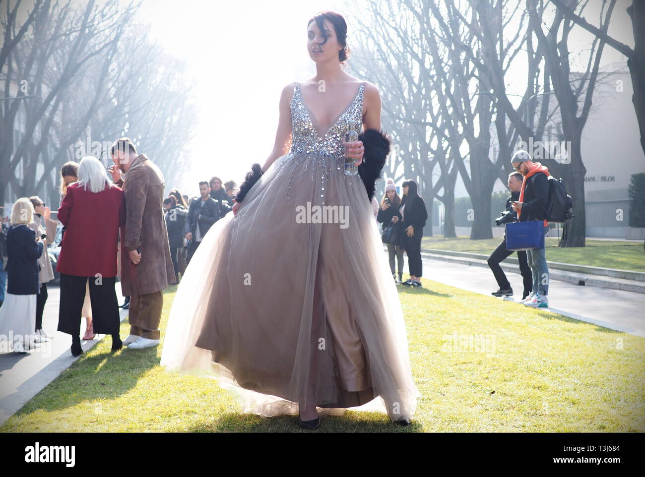 MILAN, Italie : 21 février 2019 : blogueurs de la mode street style vêtements avant d'Armani fashion show Milan Fashion week automne/hiver 2019/2020 Banque D'Images