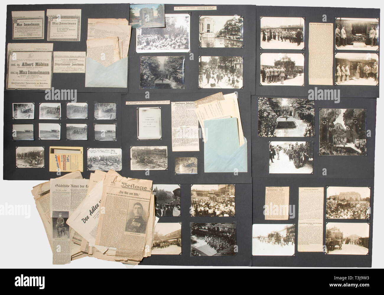 Premier Lieutenant Max Immelmann (1890 - 1916), une documentation complète sur son accident et les funérailles du héros en juin 1916 12 photos (en partie double) de son avion wreck et 17 grandes photos de l'arrivée de son cercueil de Douai à Dresde, mère et sa soeur à la gare, le cortège funèbre à Dresde, le crématoire municipal, Immelmann en chapelle ardente à l'Tolkewitz culumbarium. Aussi plusieurs coupures, partiellement la nouvelle de son accident, traitant en partie avec sa mort en général et partiellement obituaries et rapports bof, No-Exclusive Editorial-Use-Utilisation | seule Banque D'Images