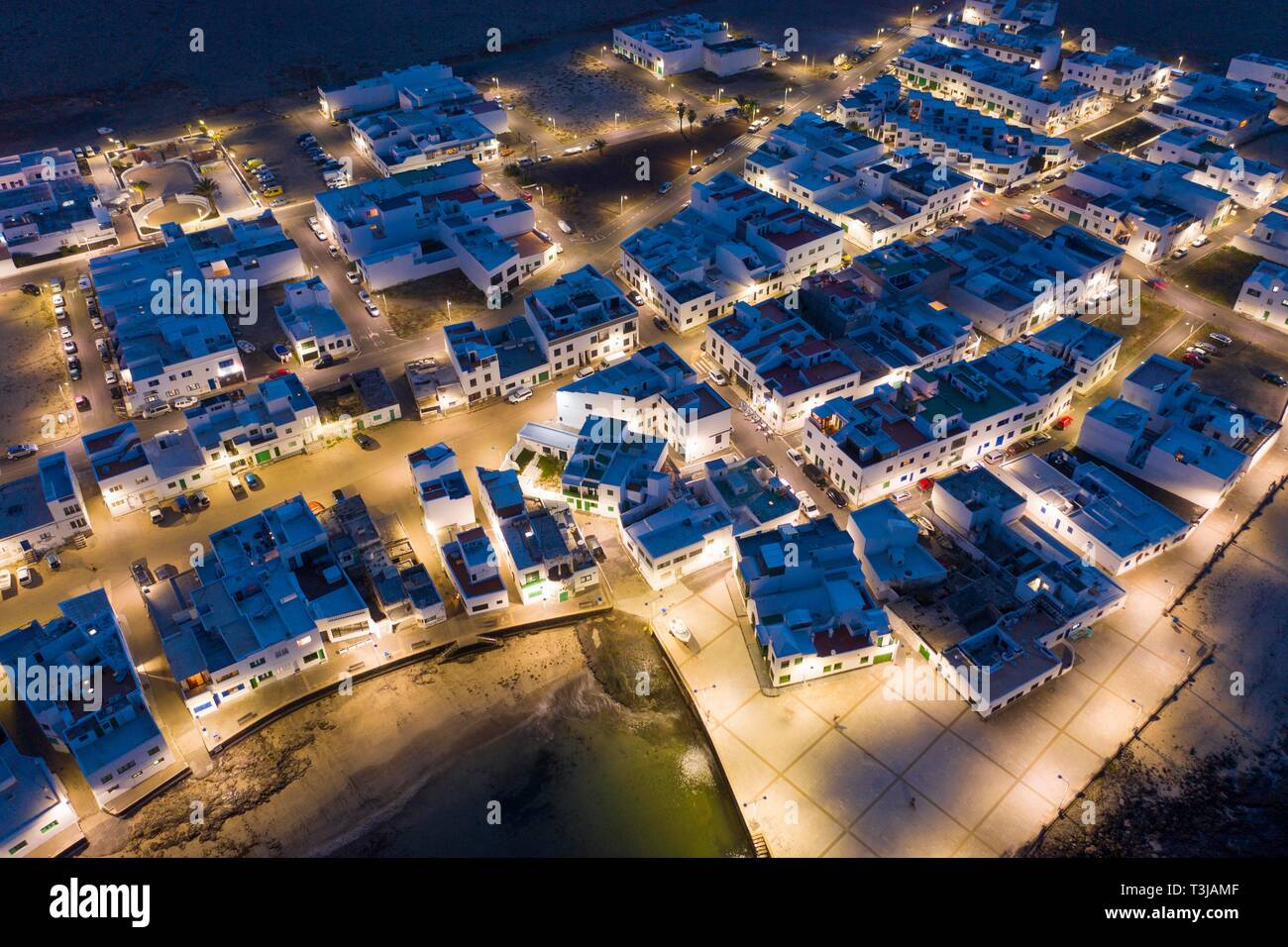 Caleta de Famara at night, drone abattu, Lanzarote, îles Canaries, Espagne Banque D'Images