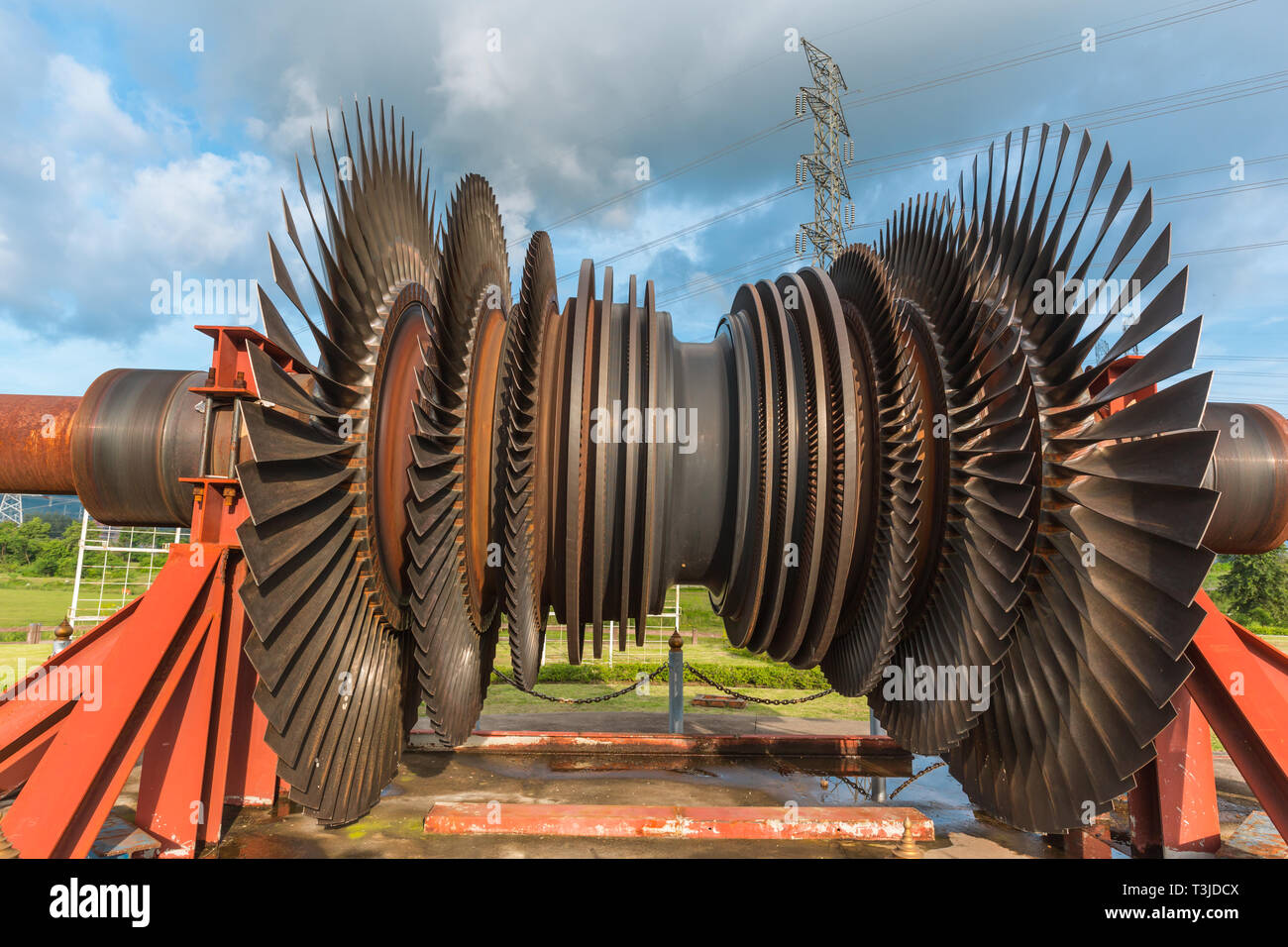 Les aubes de turbine grande chaudière à vapeur utilisé dans la centrale à charbon Banque D'Images