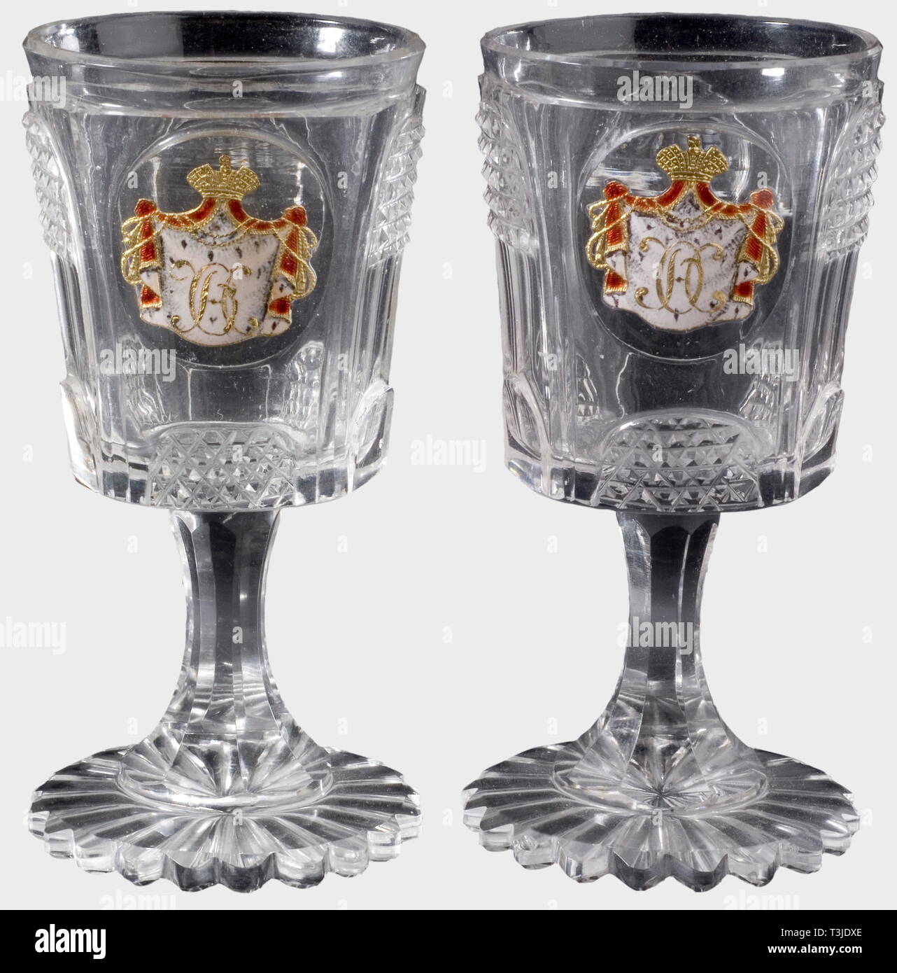 Deux verres de vodka russe impériale, manufacture de verre, vers  Saint-pétersbourg 1840 fabriqués en suite avec le lot précédent. Hauteur de  chaque 8,6 cm. À partir de la boisson à la demande