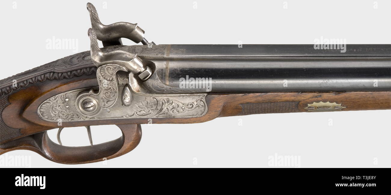 Une carabine et fusil de chasse à percussion combiné, Rieger à Munich, vers 1830/40. Des barils en high gloss bleuissage. Le canon du fusil a un 7-groove canon rayé de calibre 12,5 mm. Le fusil canon est à 15 mm. La signature 'Rieger dans München' incrusté dans l'argent sur le dessus de la nervure principale. Sites touristiques d'aronde. Vue arrière manquant. Les protège-mamelons avec serrures gravé, un bras abîmé, incomplet. Des déclencheurs avec double détente. La moitié finement sculpté. Couvercle de la boîte de raccordement est bloqué. Meubles en fer gravé. Baguette en bois à pointe en laiton. Longueur 111,5 cm. , Additional-Rights Clearance-Info-Not-Available- Banque D'Images